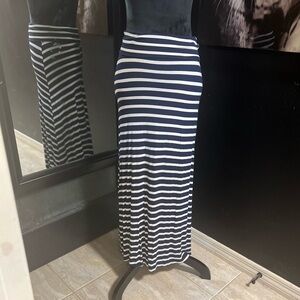 🔥3 for $25🔥 💙EUC- BLUE AND WHITE STRIPED SKIRT. SZ s💙